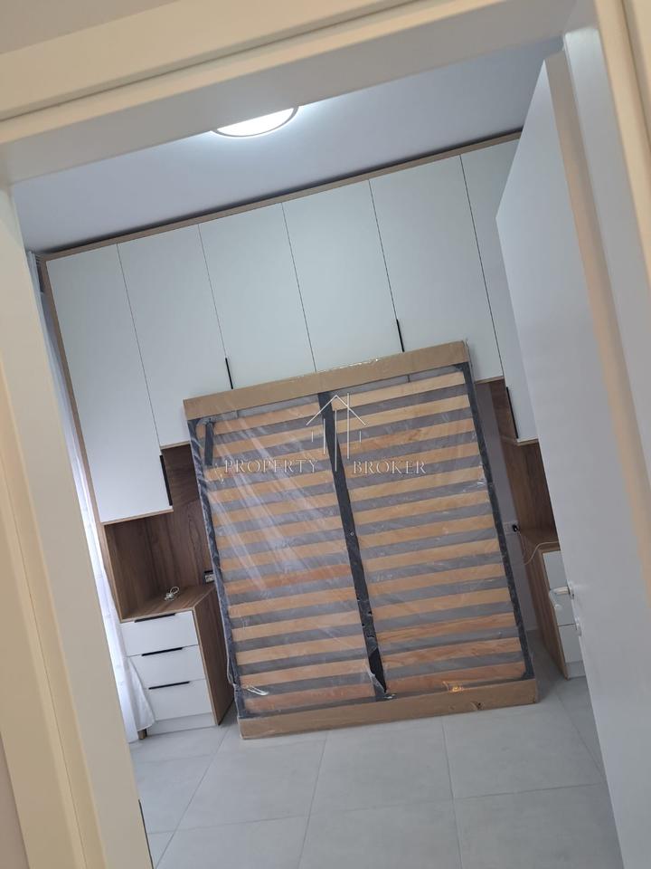 Jepet me qera apartament 2+1 Rruga 5 Maj