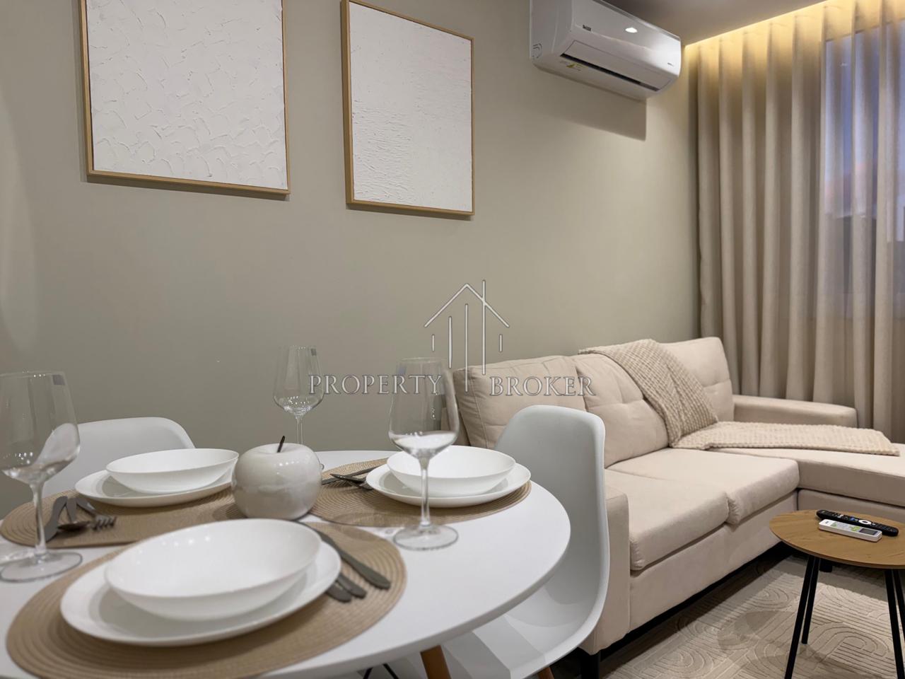 Two 1+1 apartments for sale at the 21 Dhjetori crossroads.