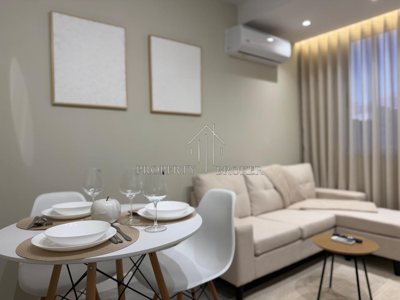 Two 1+1 apartments for sale at the 21 Dhjetori crossroads.