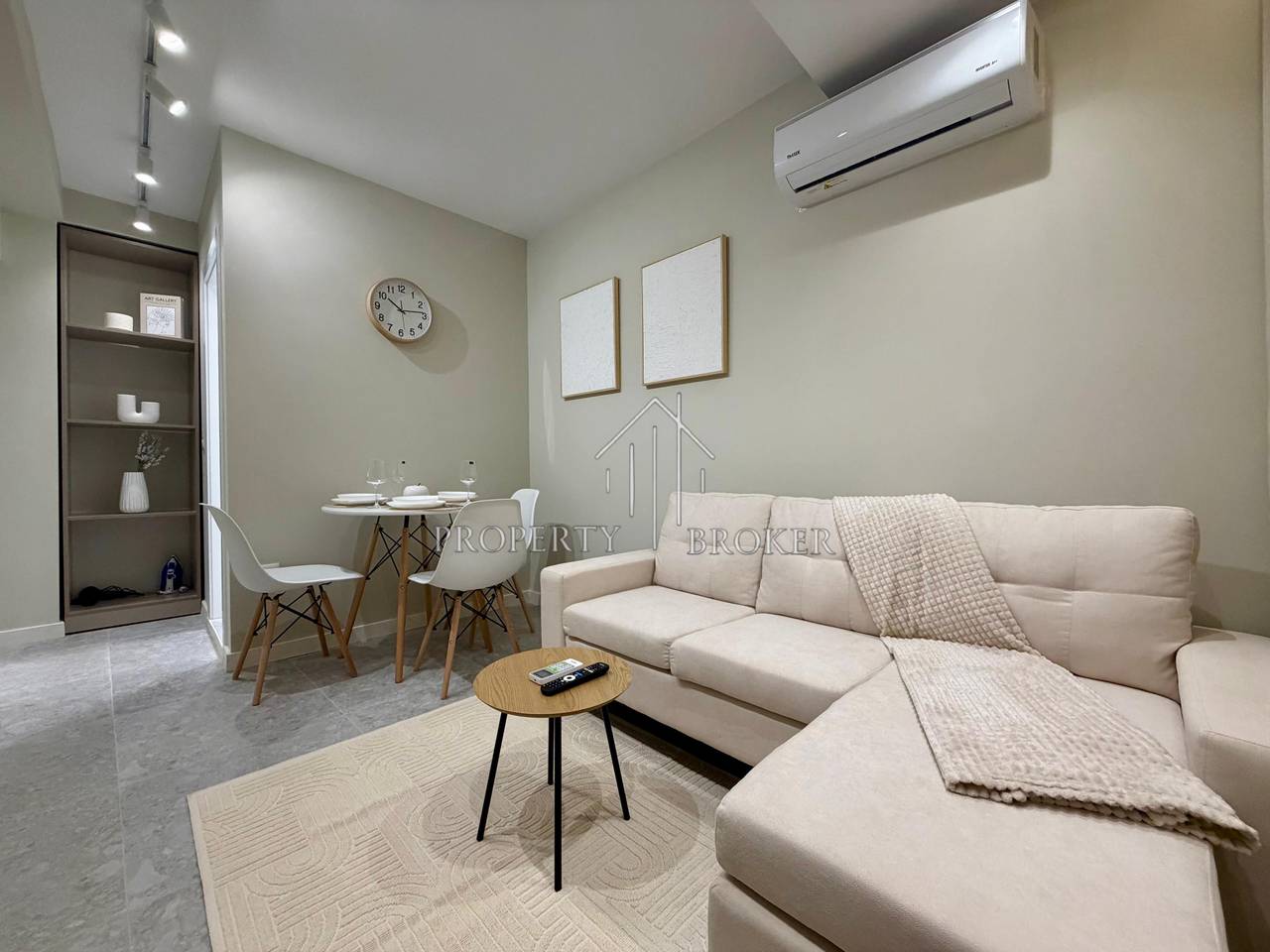 Two 1+1 apartments for sale at the 21 Dhjetori crossroads.