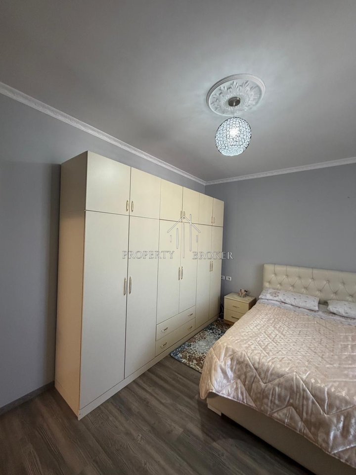 Shitet apartamenti 2+1+2  tek Intermedica Rruga Panorama!