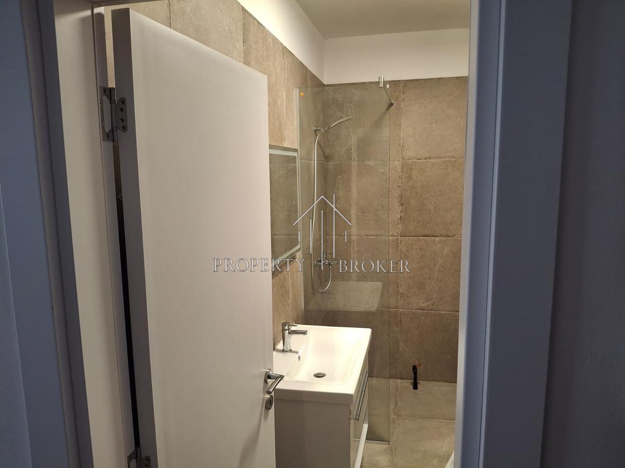 Jepet me qera apartamenti 1+1+🅿️ te Univers City