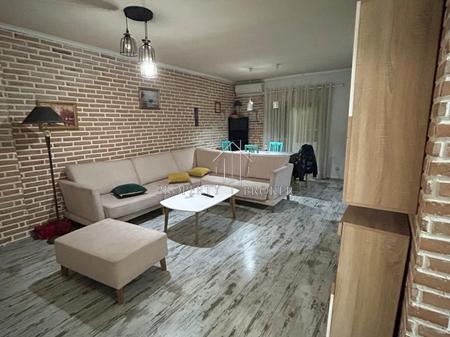 Jepet me Qera Apartament 2+1 Komuna Parisit!