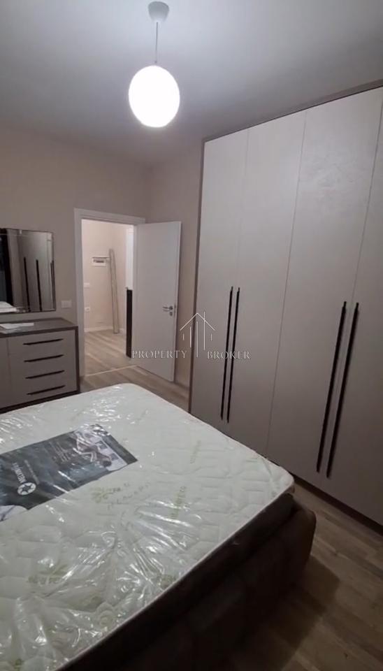 Jepet me qera apartament 1+1 Yzberisht, prane Grand Gallery!