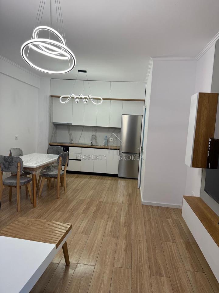 Shitet apartament 1+1 i investuar Kompleksi Urban Gata Astir!