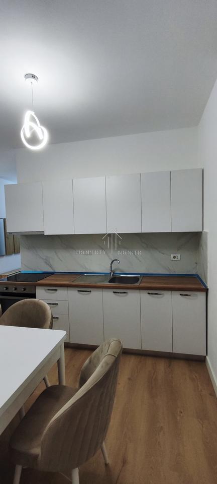 Jepet me qera apartamenti 1+1 te Rruga e Kavajes