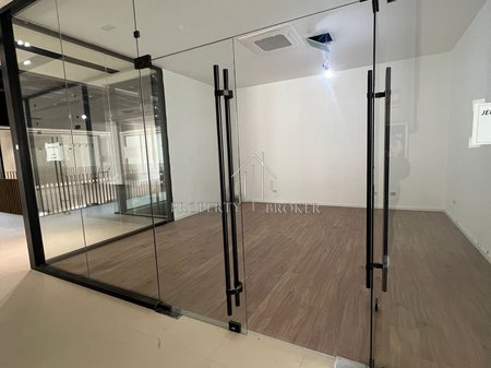 Jepet me qera ambjent biznesi tek Golden Tower,Mine Peza!