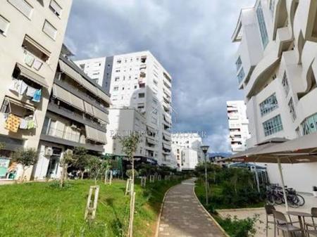 Jepet me qera apartament 1+1 i pa banuar me pare kompleksi Kontakt, Ish Parku!