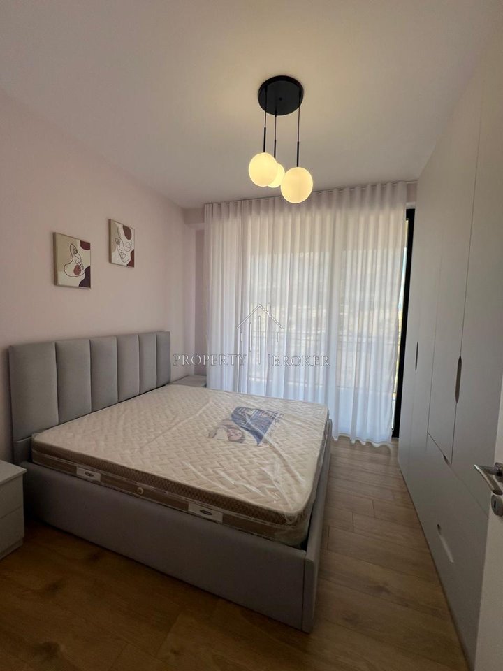 Shitet apartament  2+1 tek Golden Tower, Rr Mine Peza!