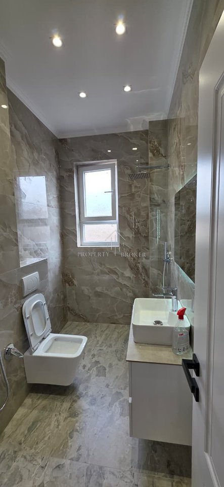 Shitet apartament  2+1 tek Rr Bardhyl!