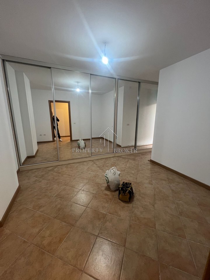 A 2+1 apartment is for rent at the Ulsuga Complex, Asim Vokshi Street!