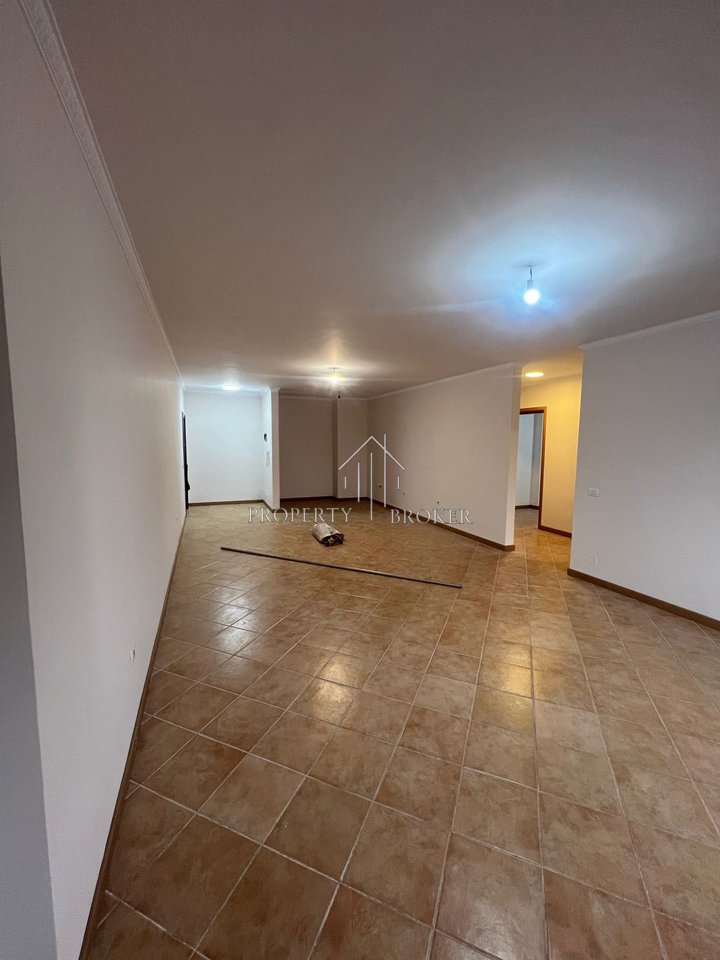 A 2+1 apartment is for rent at the Ulsuga Complex, Asim Vokshi Street!