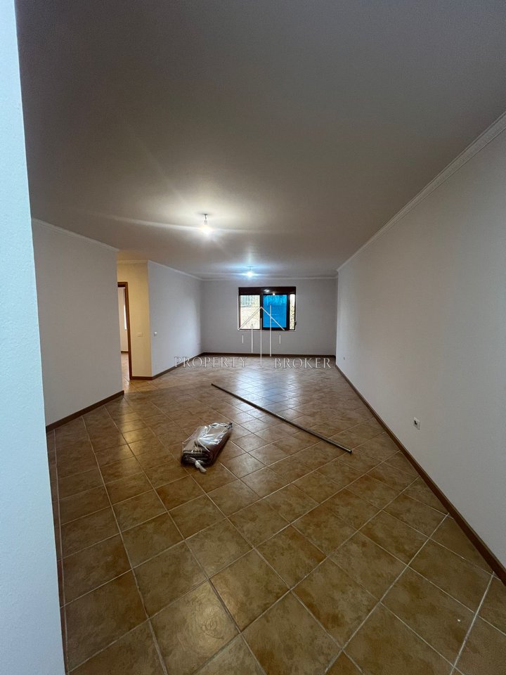 A 2+1 apartment is for rent at the Ulsuga Complex, Asim Vokshi Street!