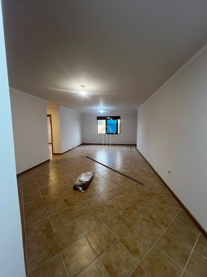 A 2+1 apartment is for rent at the Ulsuga Complex, Asim Vokshi Street!