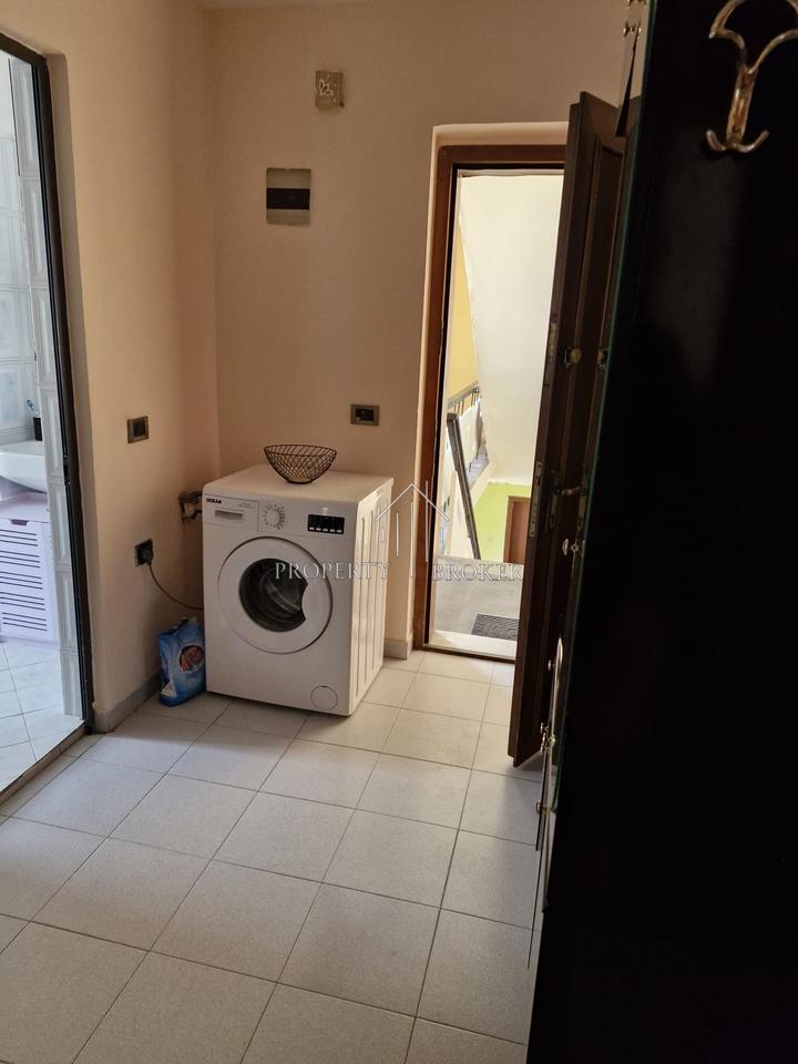 Jepet me qera te apartmenti 2+1 te Pazari i Ri