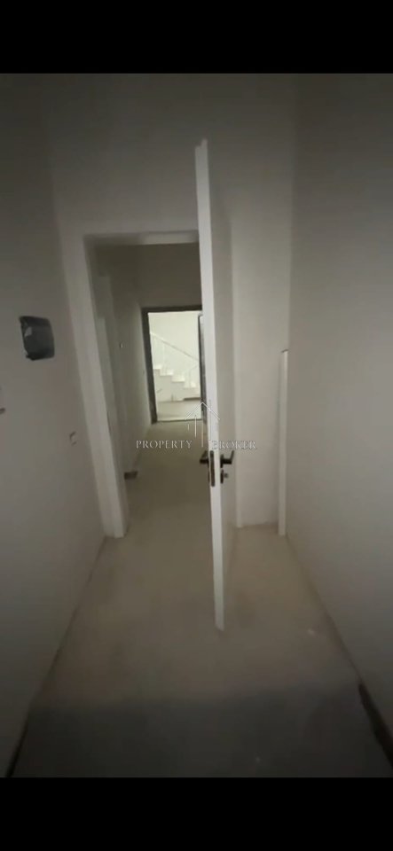 Shitet apartamenti 1+1  tek  Kompeksi Riviera,Fresk!