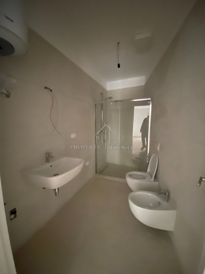 Shitet apartamenti 2+1+2  tek Garden Side rezidence, Rruga 'Faik Konica'
Parkim 55,000€ (opsional)