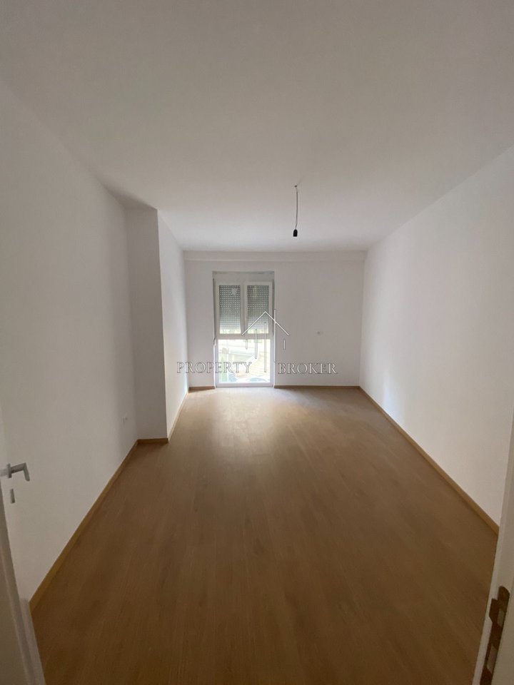 Shitet apartamenti 2+1+2  tek Garden Side rezidence, Rruga 'Faik Konica'
Parkim 55,000€ (opsional)