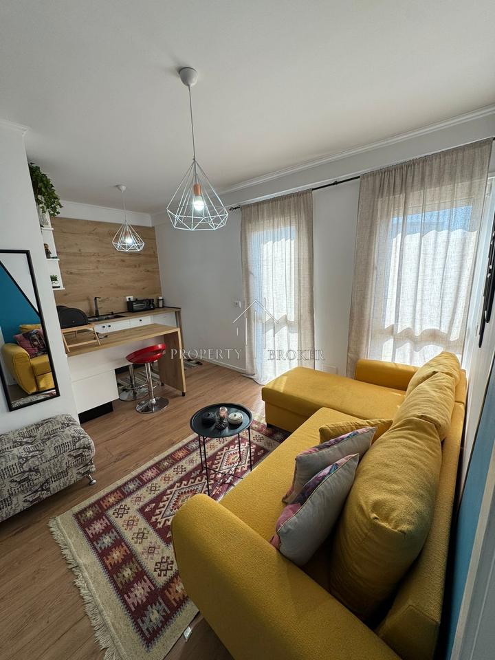 Jepet me qera apartmenti 1+1 te Prokuroria Tiranes