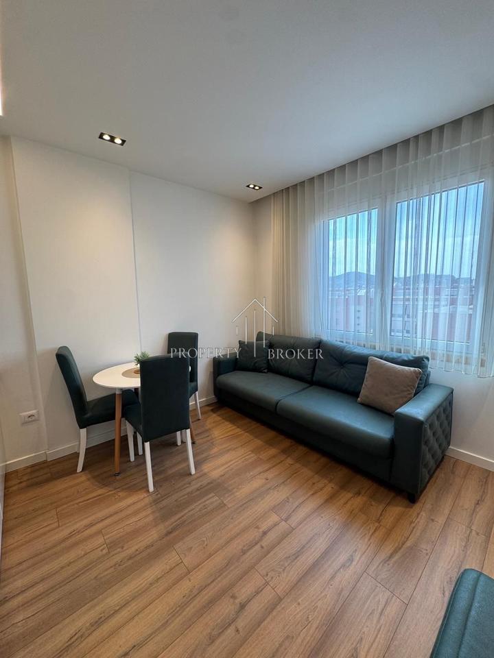 Jepet me qera apartament 1+1+post parkimi tek Kompleksi Deliorgj!