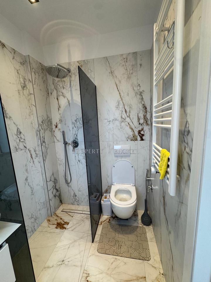 Jepet me qera apartament 1+1+post parkimi tek Kompleksi Deliorgj!