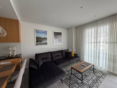 Shitet apartament 1+1 plotesisht i mobiluar, Sarande!