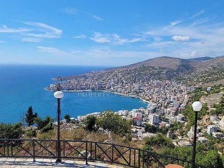 Shitet penthous  3+1+3T i mobiluar Sarande!