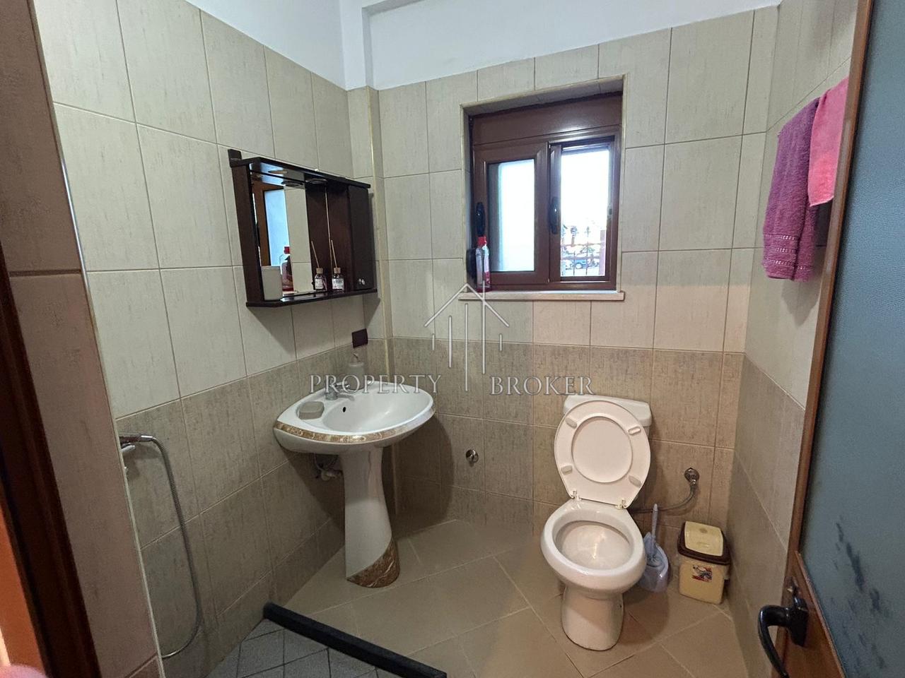A 2+1 apartment is for rent on Altin Basha Street, Kombinat!