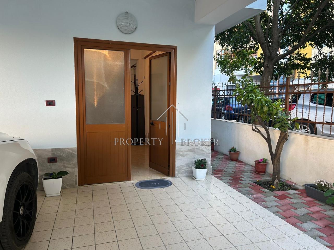 A 2+1 apartment is for rent on Altin Basha Street, Kombinat!