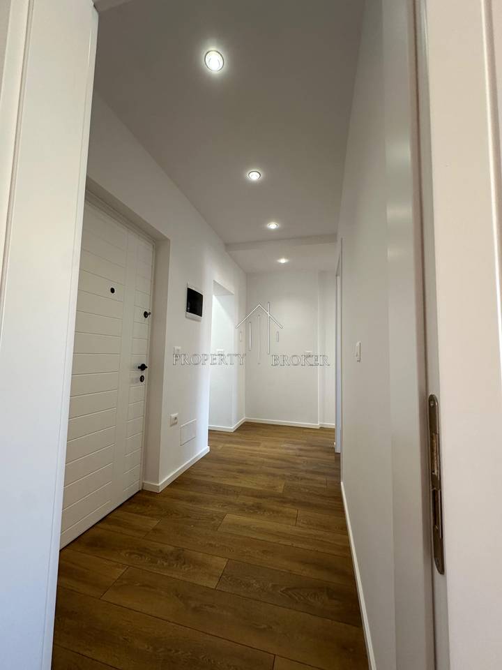 Shitet apartament 2+1 Rruga Brrakes, prapa Fakultetit te Shkencave!