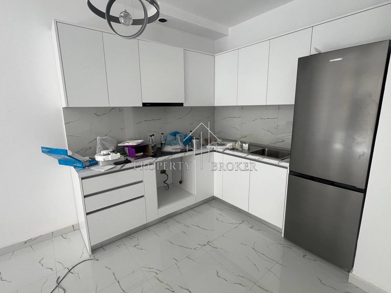 Jepet me qera apartament 1+1+ 🅿️tek Rruga Petrela!