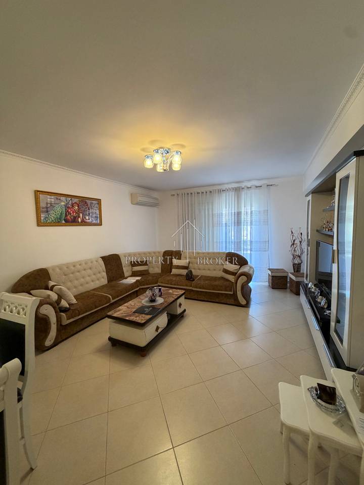 Vendesi appartamento 2+1+2+2 a Garden City, Casa Italia!