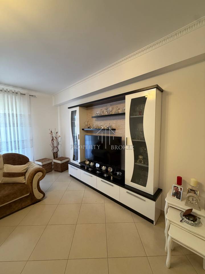 Vendesi appartamento 2+1+2+2 a Garden City, Casa Italia!