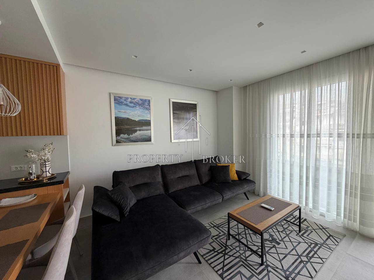 Shitet apartament 1+1 plotesisht i mobiluar, Sarande!