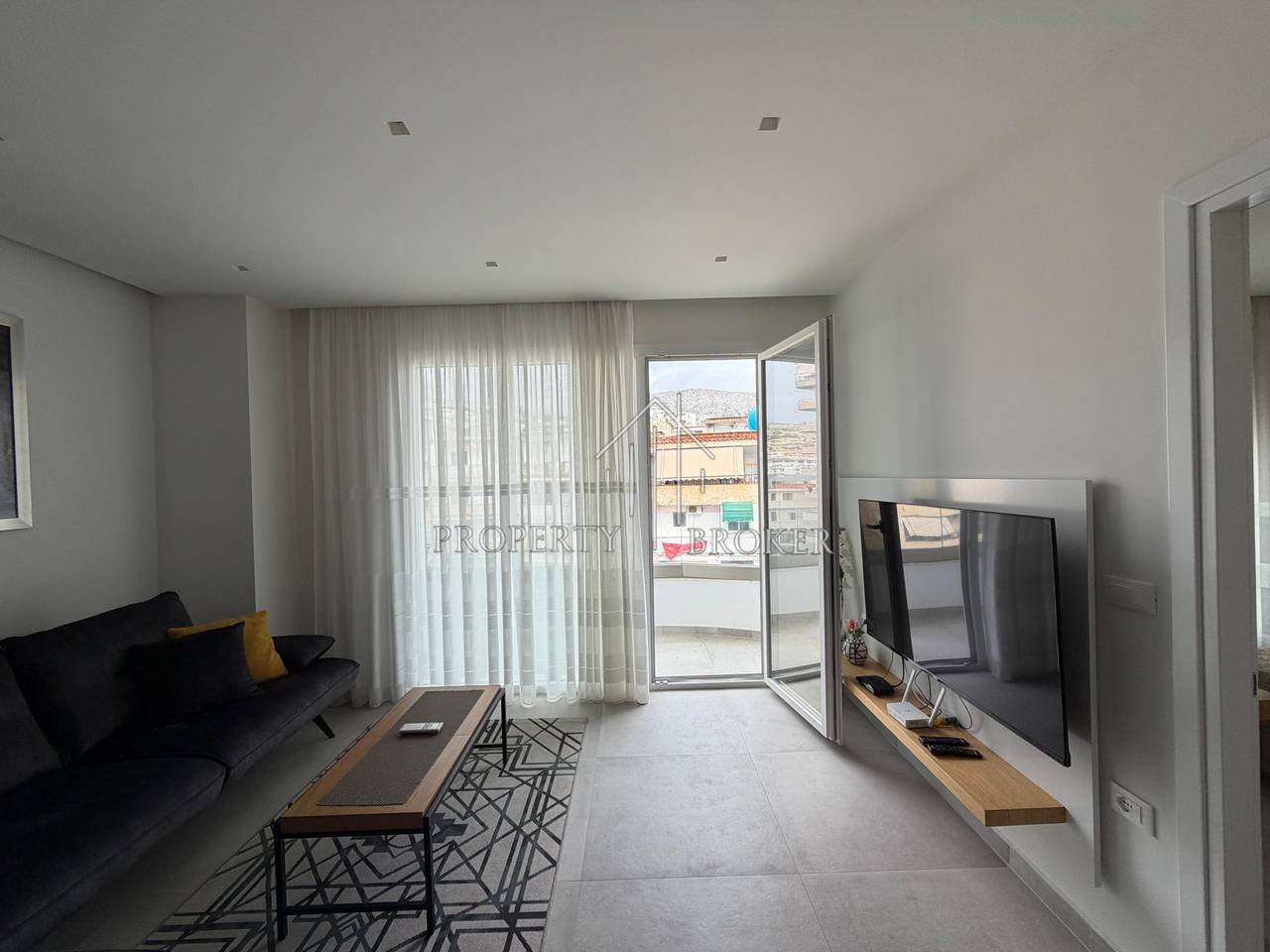 Shitet apartament 1+1 plotesisht i mobiluar, Sarande!