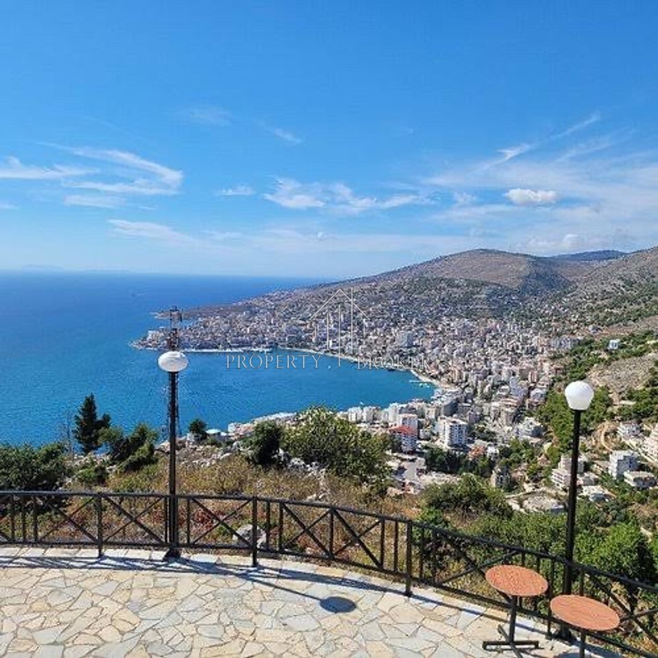 Shitet penthous  3+1+3T i mobiluar Sarande!
