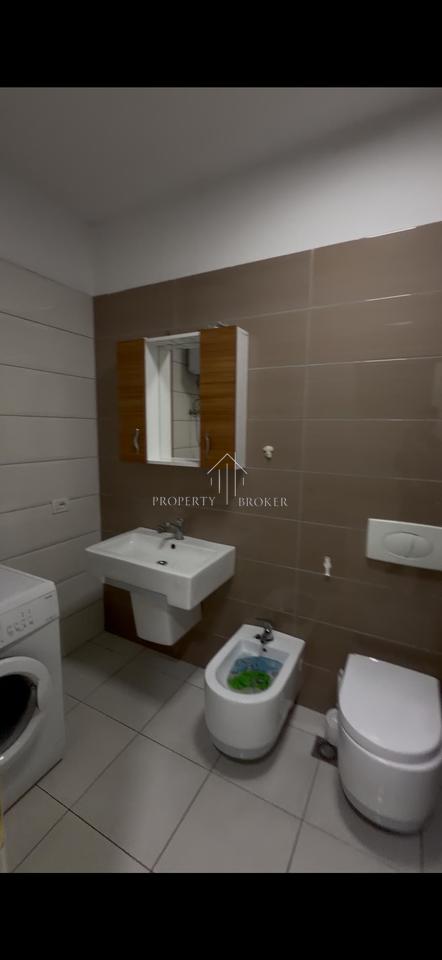 Appartamento 1+1 in affitto a Komuna e Parisit