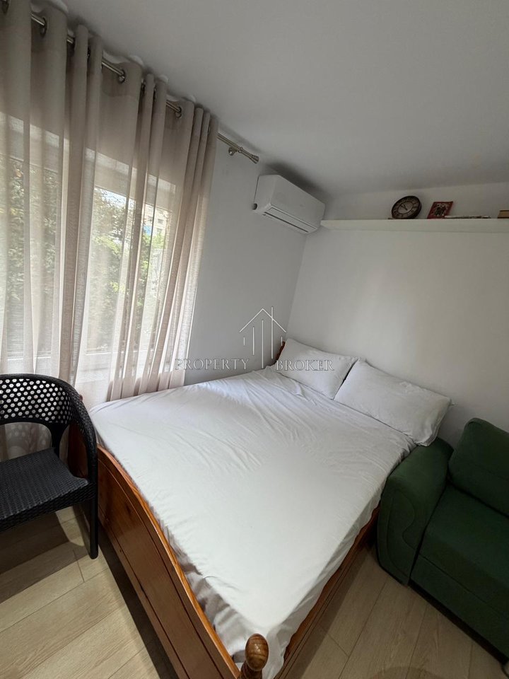 Shiten dy apartamente 1+1 tek Rr Fortuzi, ideale per Air Bnb dhe banim!
