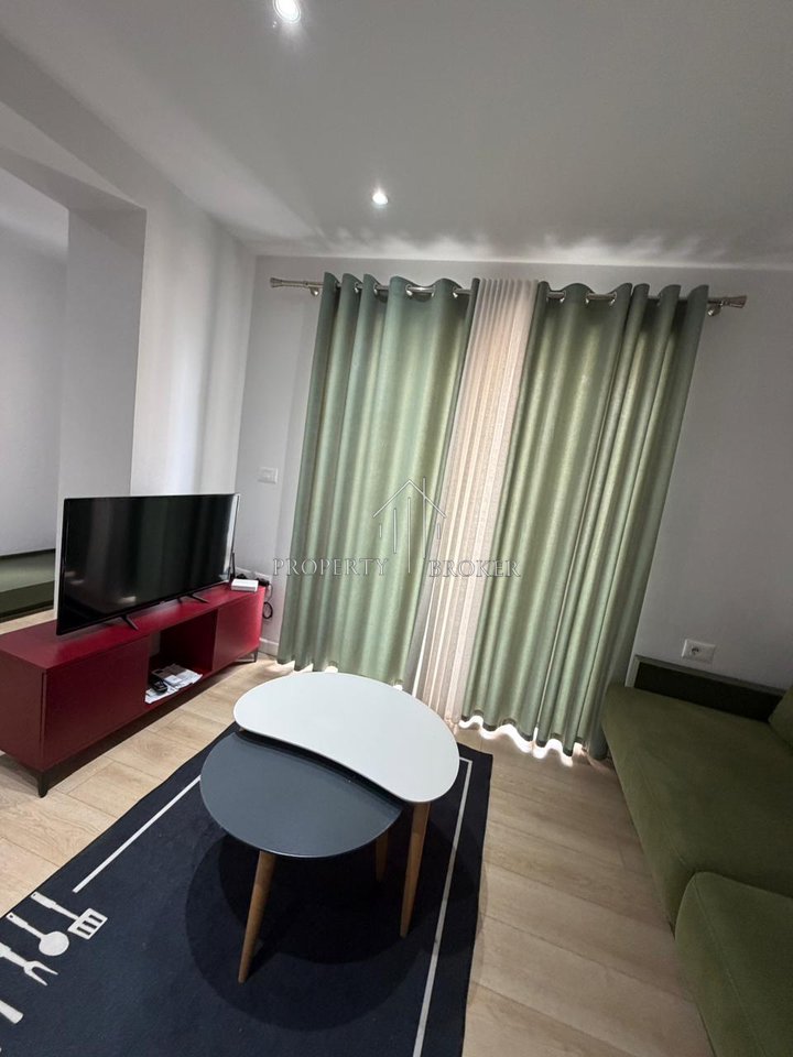 Shiten dy apartamente 1+1 tek Rr Fortuzi, ideale per Air Bnb dhe banim!
