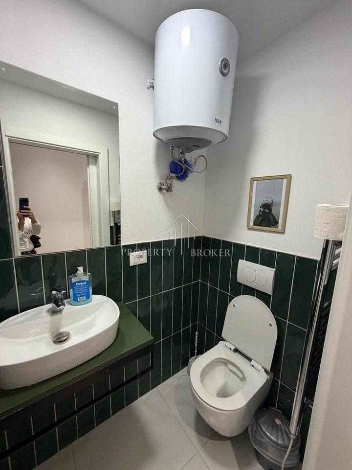 Shiten dy apartamente 1+1 tek Rr Fortuzi, ideale per Air Bnb dhe banim!