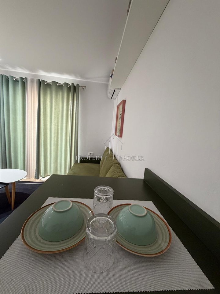 Shiten dy apartamente 1+1 tek Rr Fortuzi, ideale per Air Bnb dhe banim!