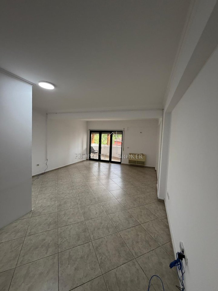 Jepet me qera ambient biznesi, apartament 2+1+2+2B ne Don Bosko