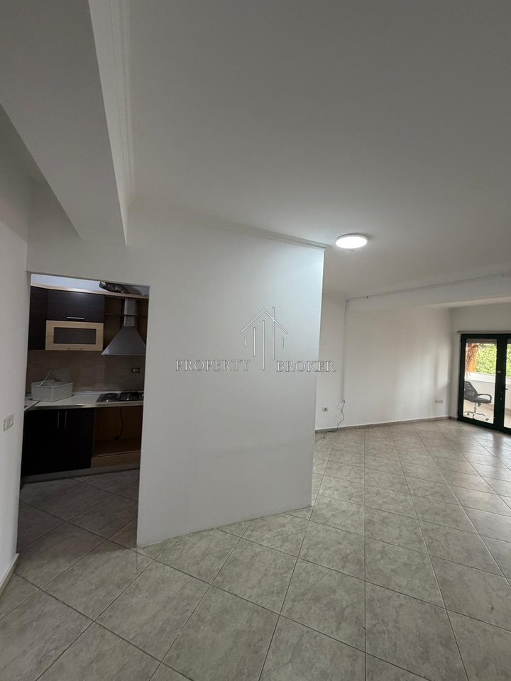 Jepet me qera ambient biznesi, apartament 2+1+2+2B ne Don Bosko