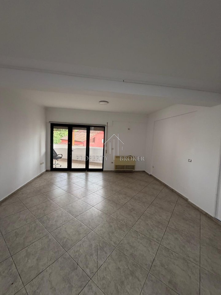 Jepet me qera ambient biznesi, apartament 2+1+2+2B ne Don Bosko