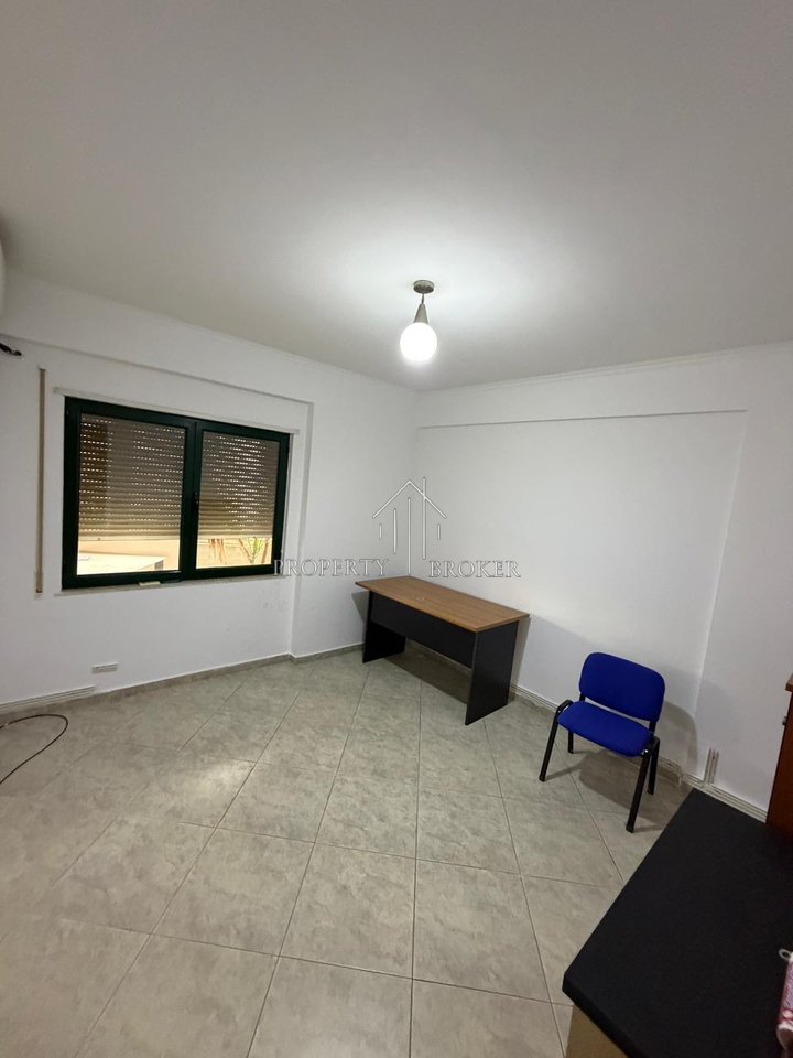 Jepet me qera ambient biznesi, apartament 2+1+2+2B ne Don Bosko