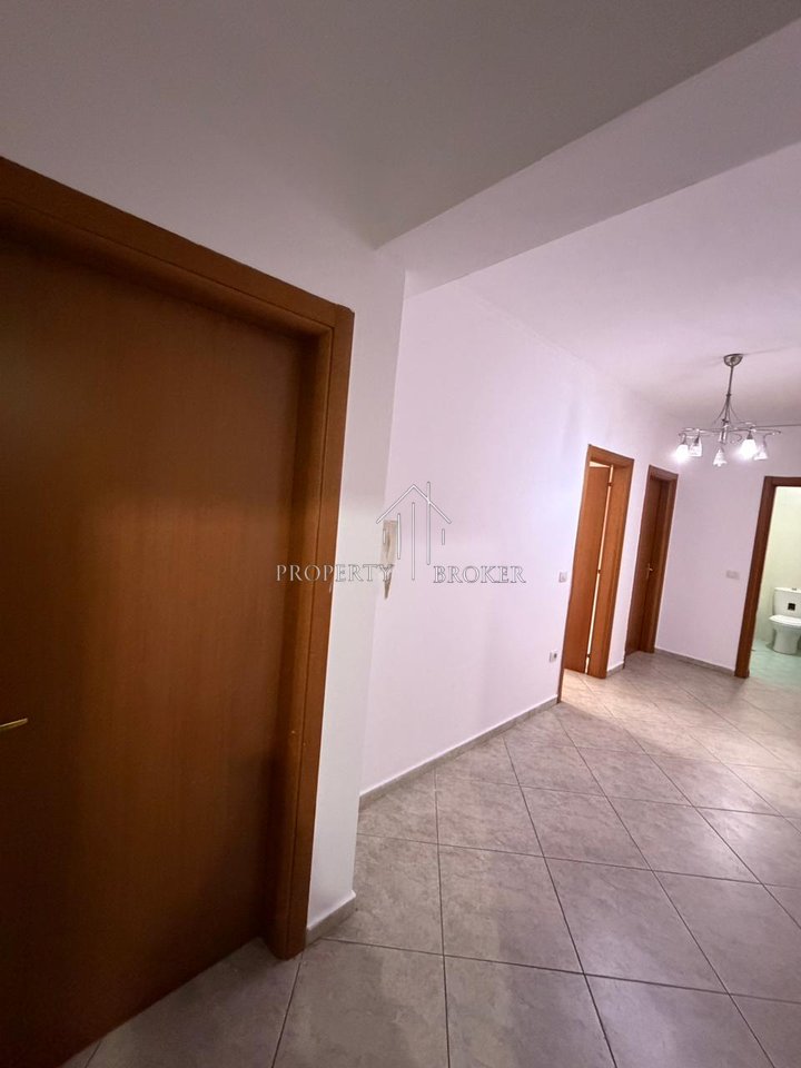 Jepet me qera ambient biznesi, apartament 2+1+2+2B ne Don Bosko