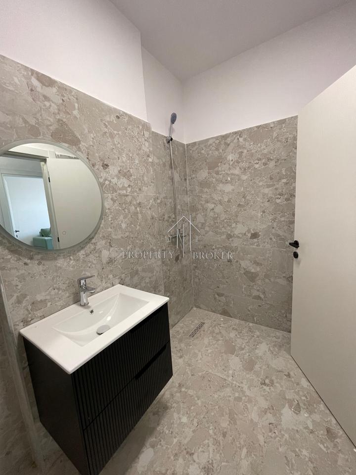 Shitet apartament 1+1 tek Rezidenca Liburna, Golem!