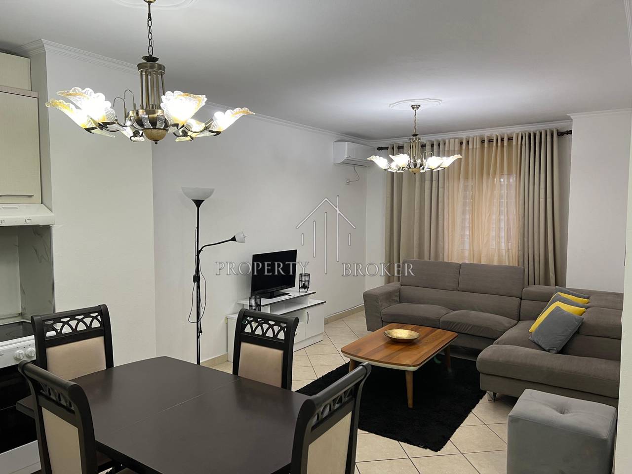 2+1 apartment for rent in Komuna Parisit!