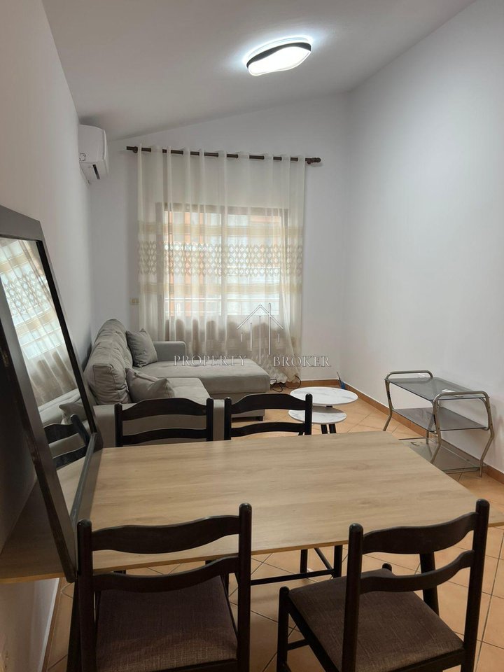 Jepet me qera apartament 3+1Selite prane Universitetit Marin Barleti!