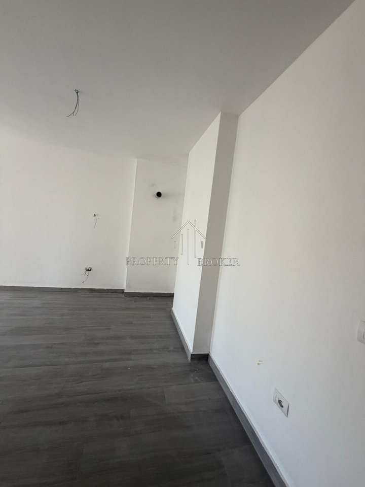 Affittasi appartamento 1+1 a Zogu i Zi, Residenza S-Block (ideale per diverse attività commerciali)!